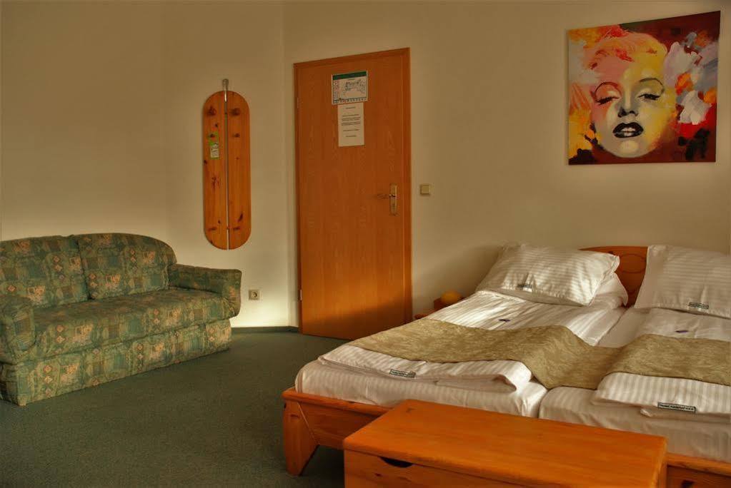 Hotel Abtshof ฮัลเบอร์ชตัดท์ ภายนอก รูปภาพ